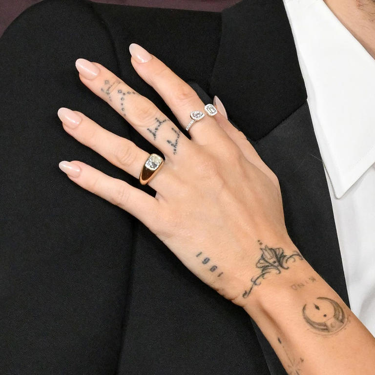 miley cyrus's engagement ring