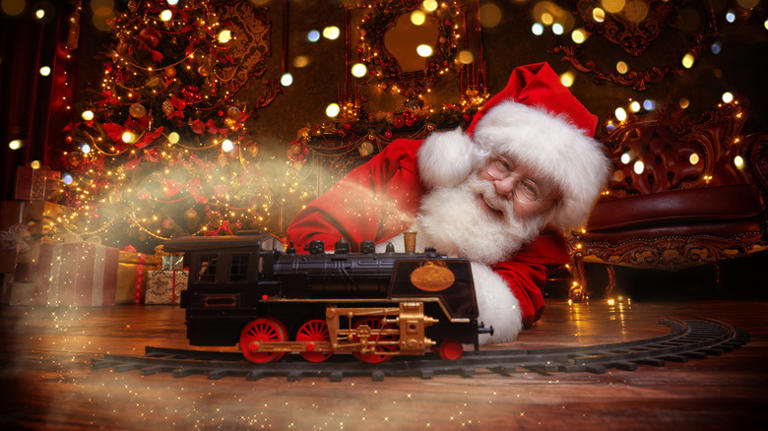 California's Round-Trip Holiday Train Ride Offers A Spectacular Winter ...
