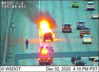 Traffic alert: Vehicle fire on southbound Interstate 5 blocks traffic ...