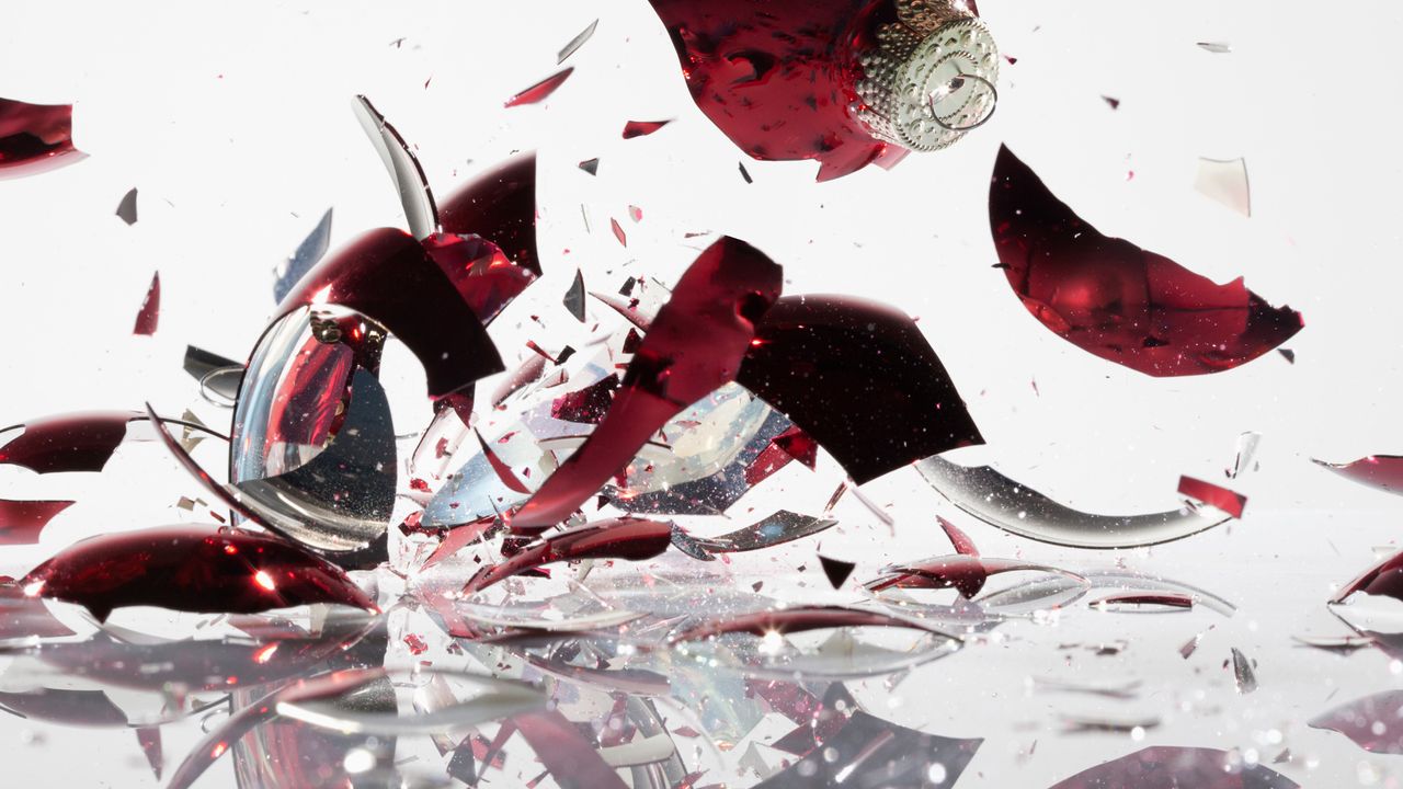 Law of 'maximal randomness' explains how broken objects shatter in the ...