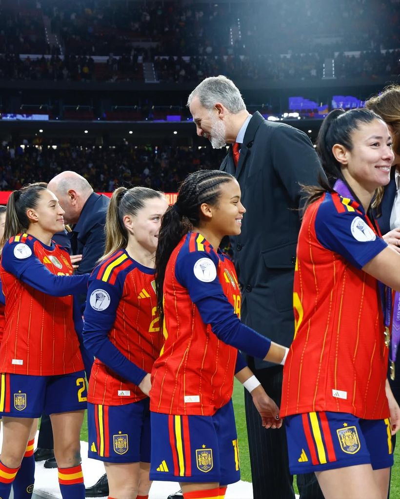 El rey Felipe vibra con la victoria de La Roja en la Nations League femenina:  "Llevan mucho tiempo en la cúspide y mostrando galones"