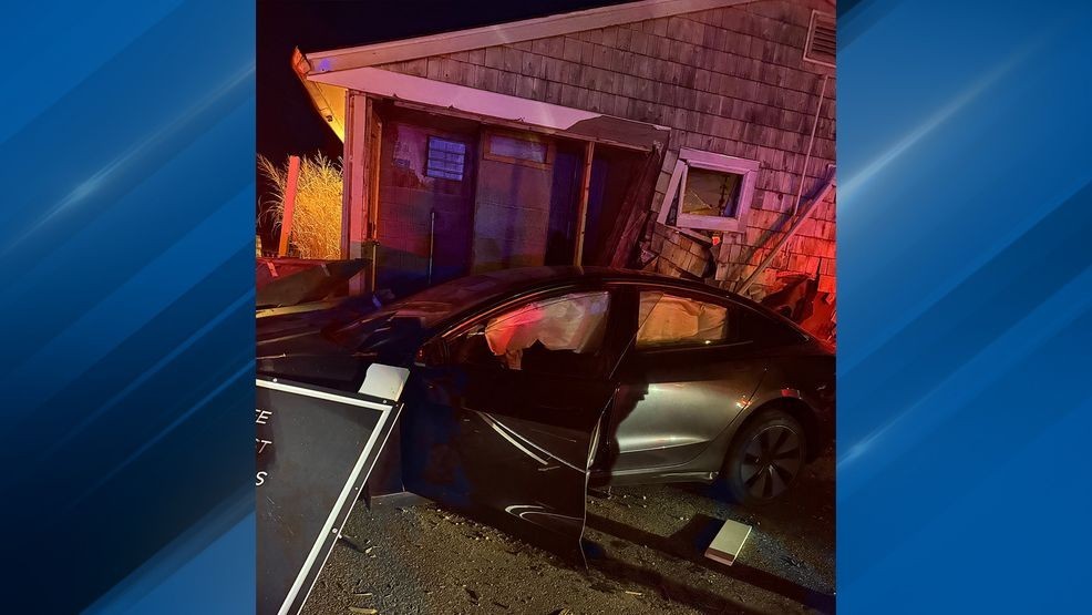 Coffee roaster in South Kingstown reopens after alleged drunk driver ...