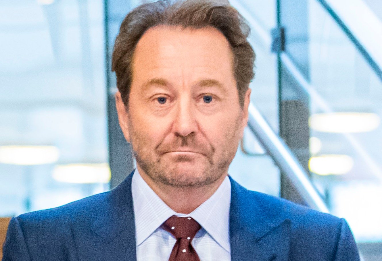 Bergens-reder Utkilen forbi Røkke på inntektstoppen