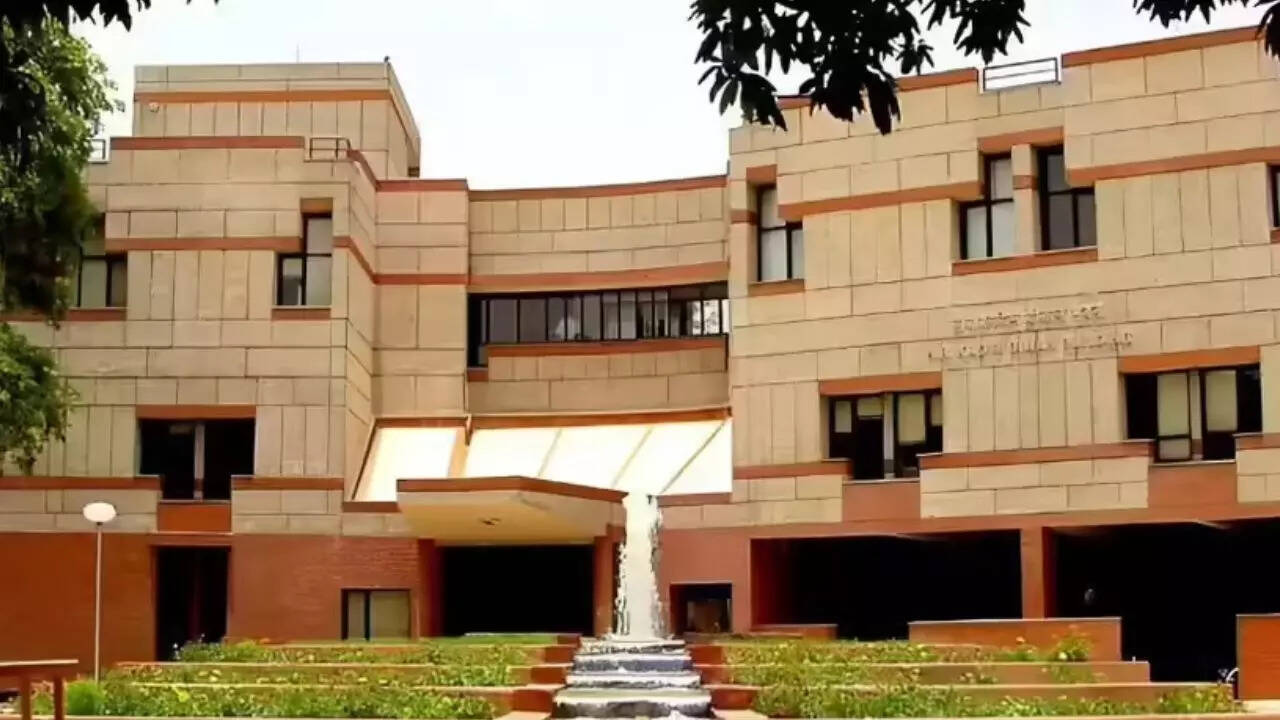 Iit Kanpur Sets New Record 672 Job Offers On Day 1 Of Placements