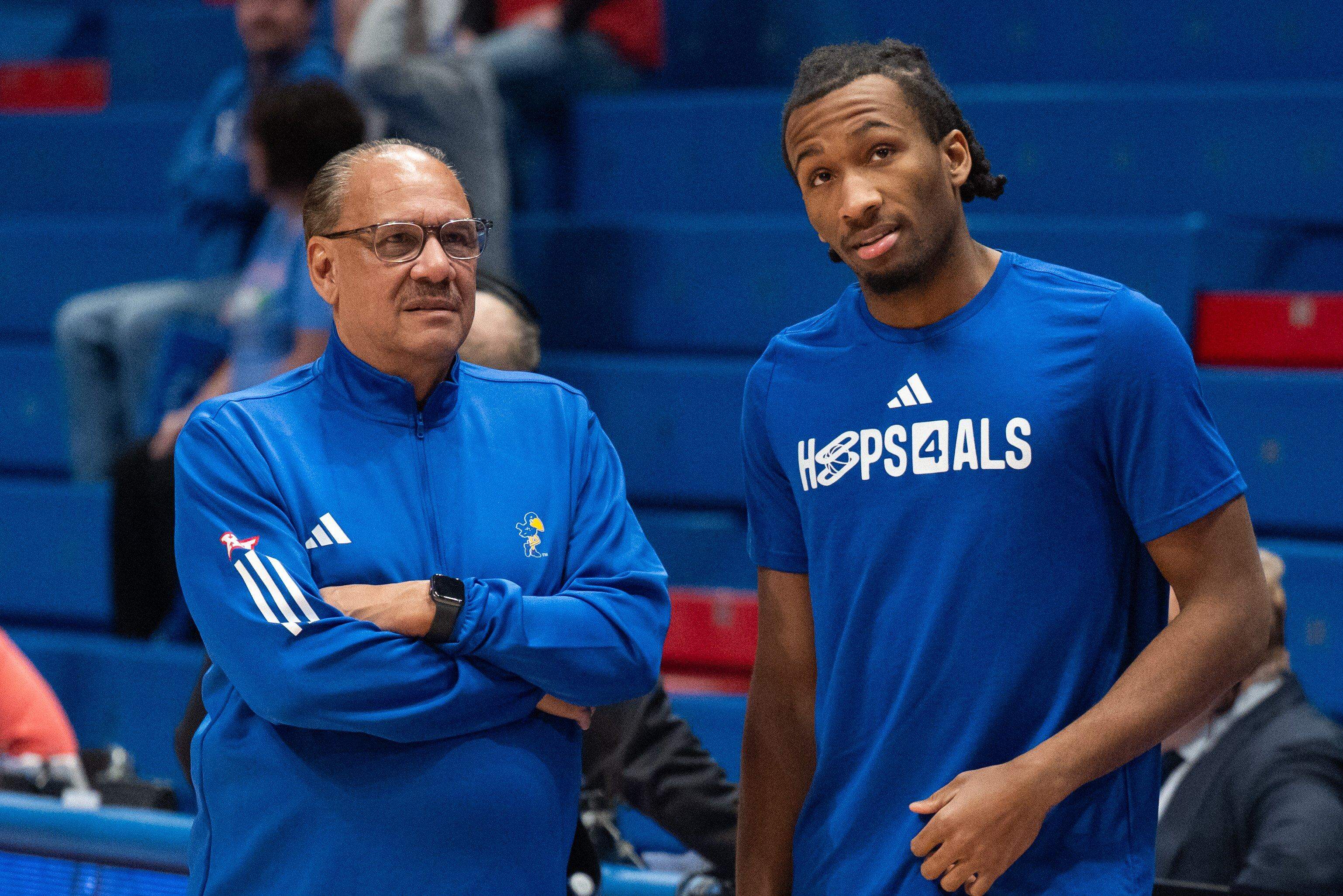 Darryn Peterson, jugador de KU Jayhawk, habla sobre su lesión en un video en YouTube