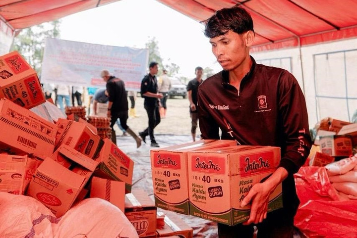 Tembus Aceh Tamiang, Kemensos Kirim Bantuan dengan Kapal dan Helikopter