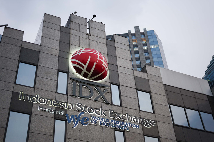 IHSG turun 0,68% ke 8.618, 411 saham merah