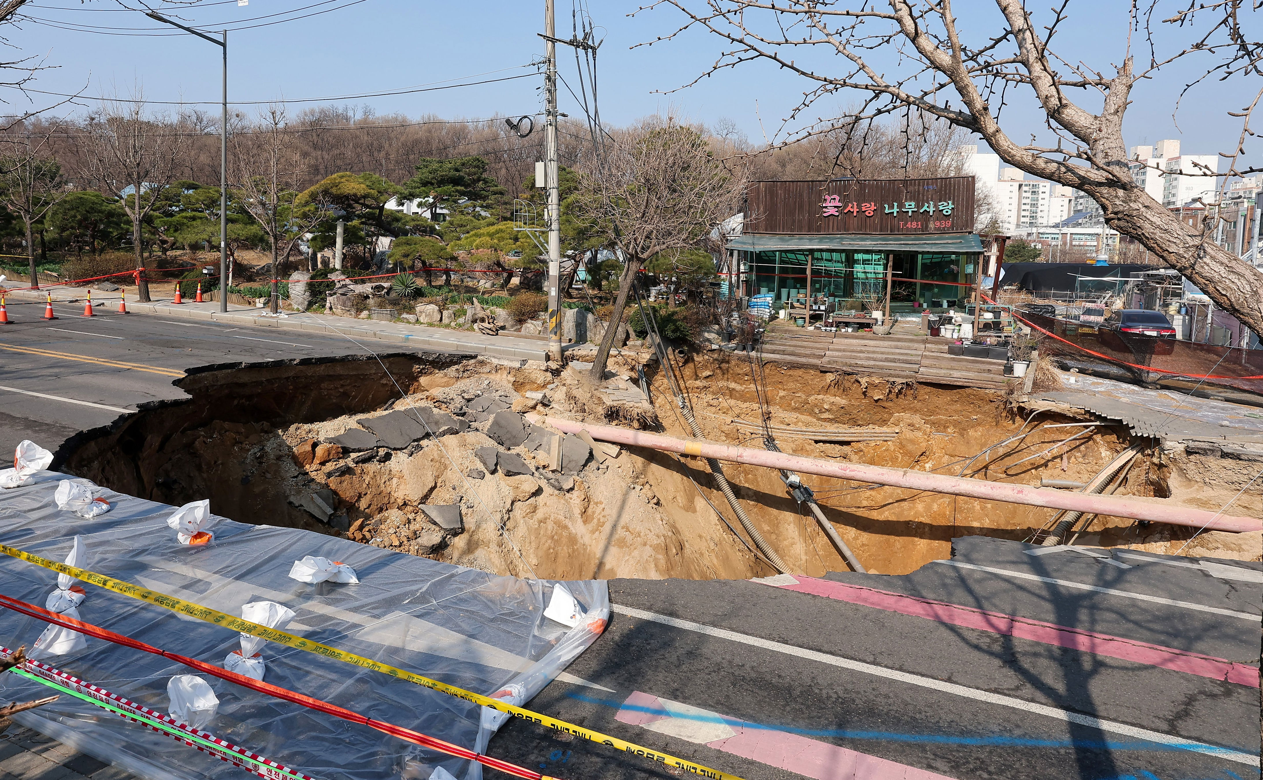 Myeongil-dong Collapse Caused by Groundwater Drop, Aging Sewage Pipes
