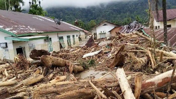 Korban Bencana Aceh Tamiang Terpaksa Minum Air Banjir Karena Tak Dapat Bantuan