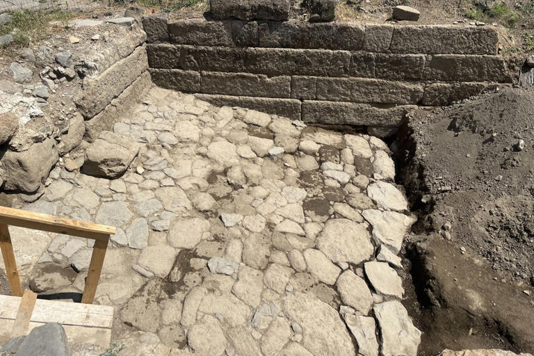 🏛️ Una estructura monumental de los primeros romanos descubierta a 18 ...