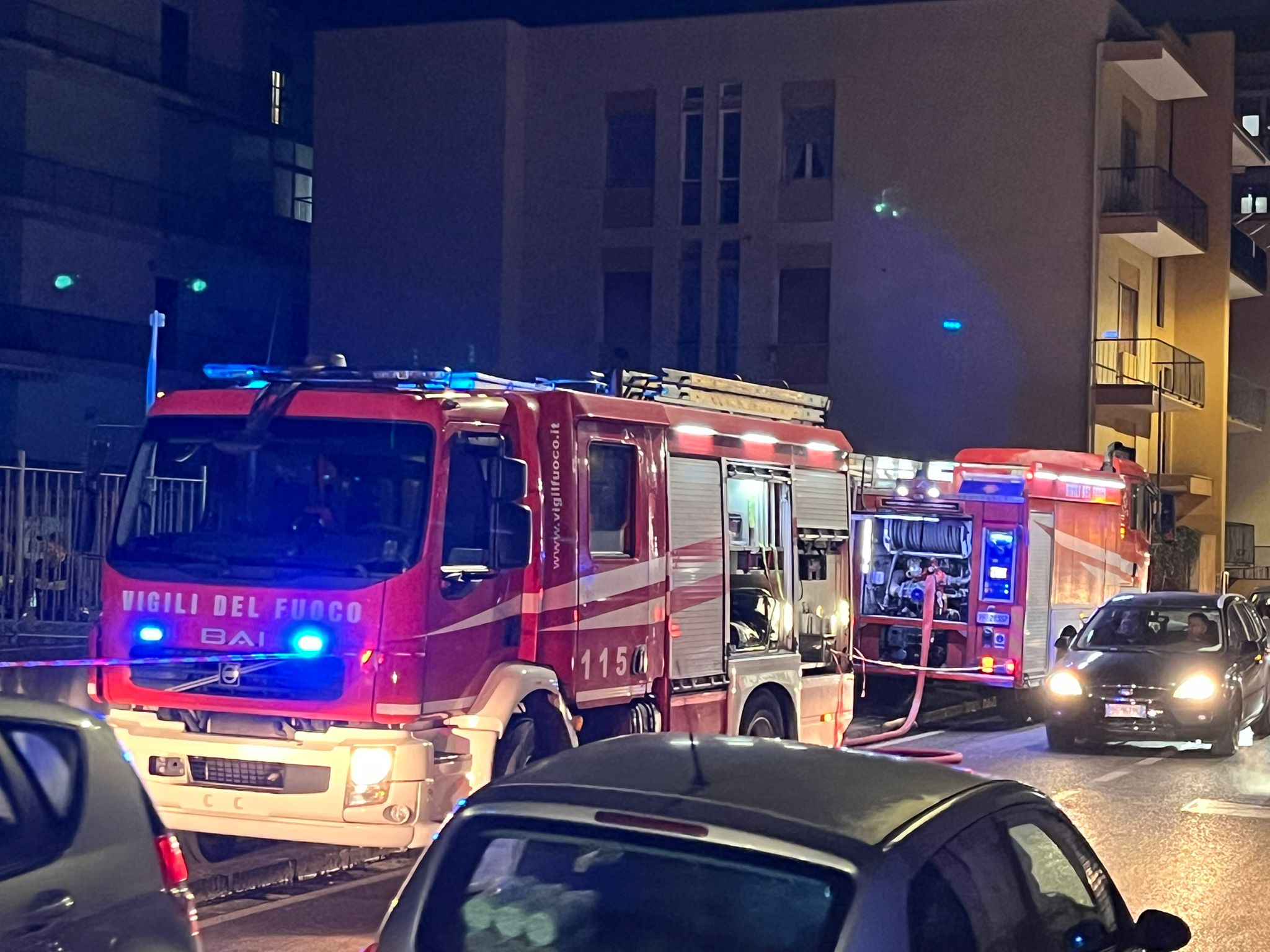 Tragedia nella notte nel Napoletano: incendio in casa, morta una donna