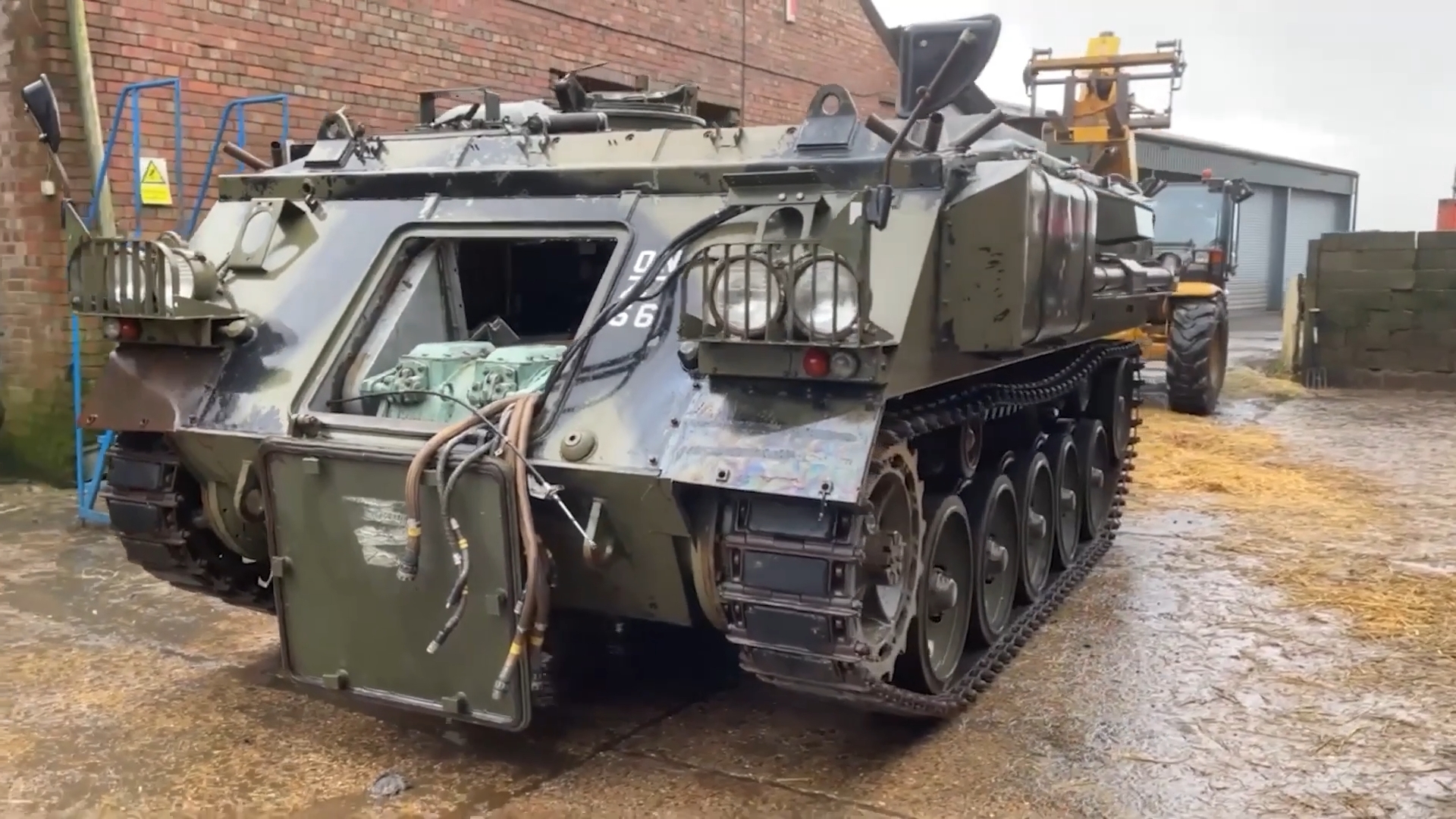 Installing a Rolls-Royce K60 Engine in a British FV432