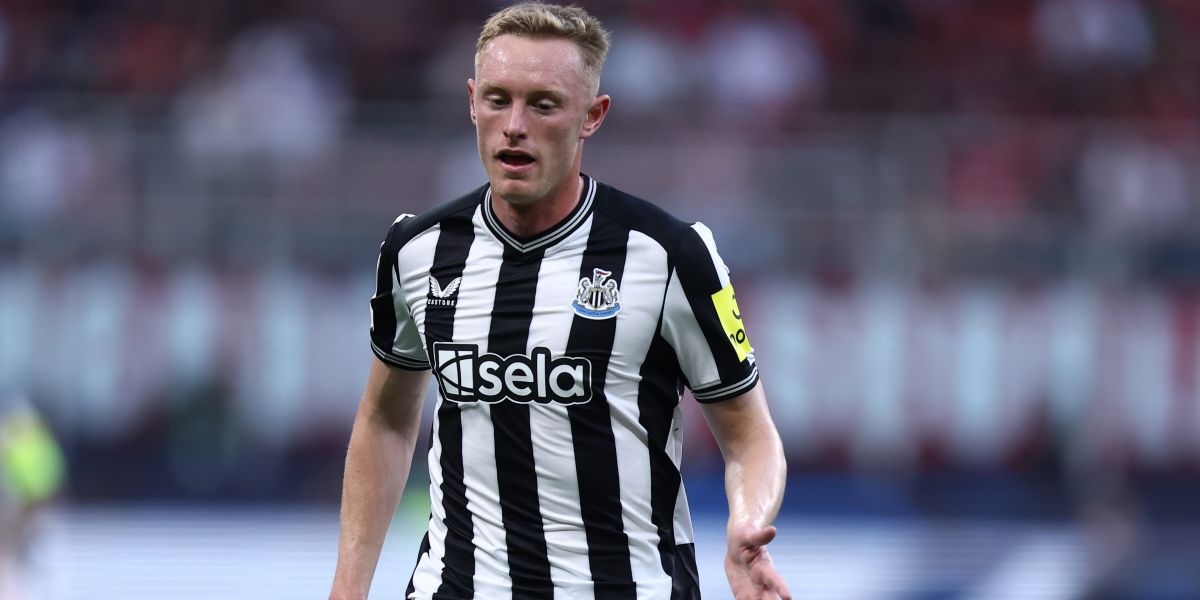Manchester United stunned as top target chooses rival path