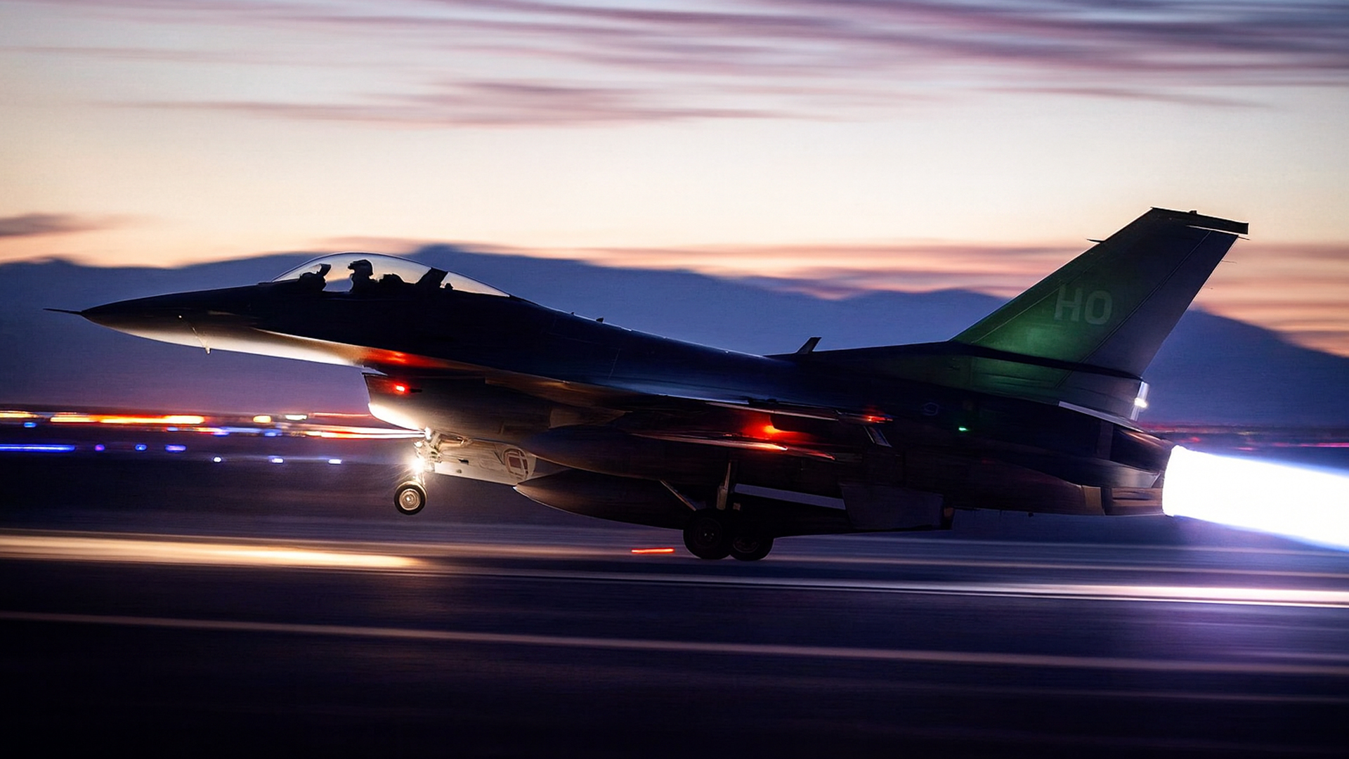 Vols de nuit des F-16 sur la base aérienne de Holloman