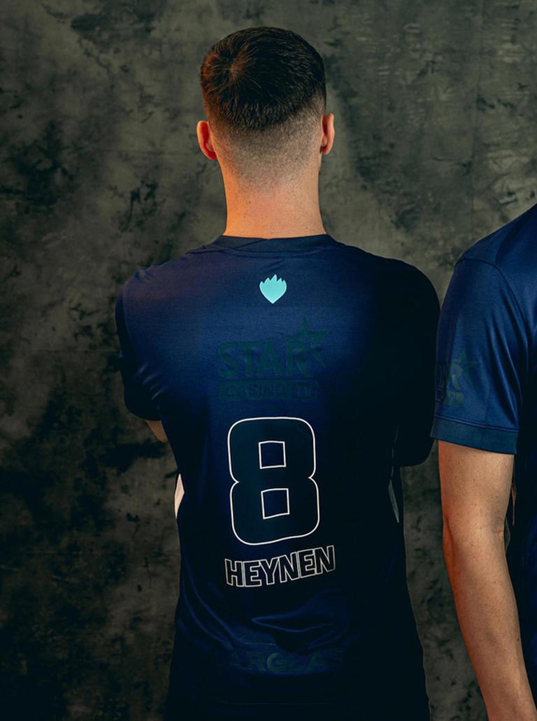 伊東純也が所属のヘンク、「見えない」限定ユニフォームを発表 “認知症