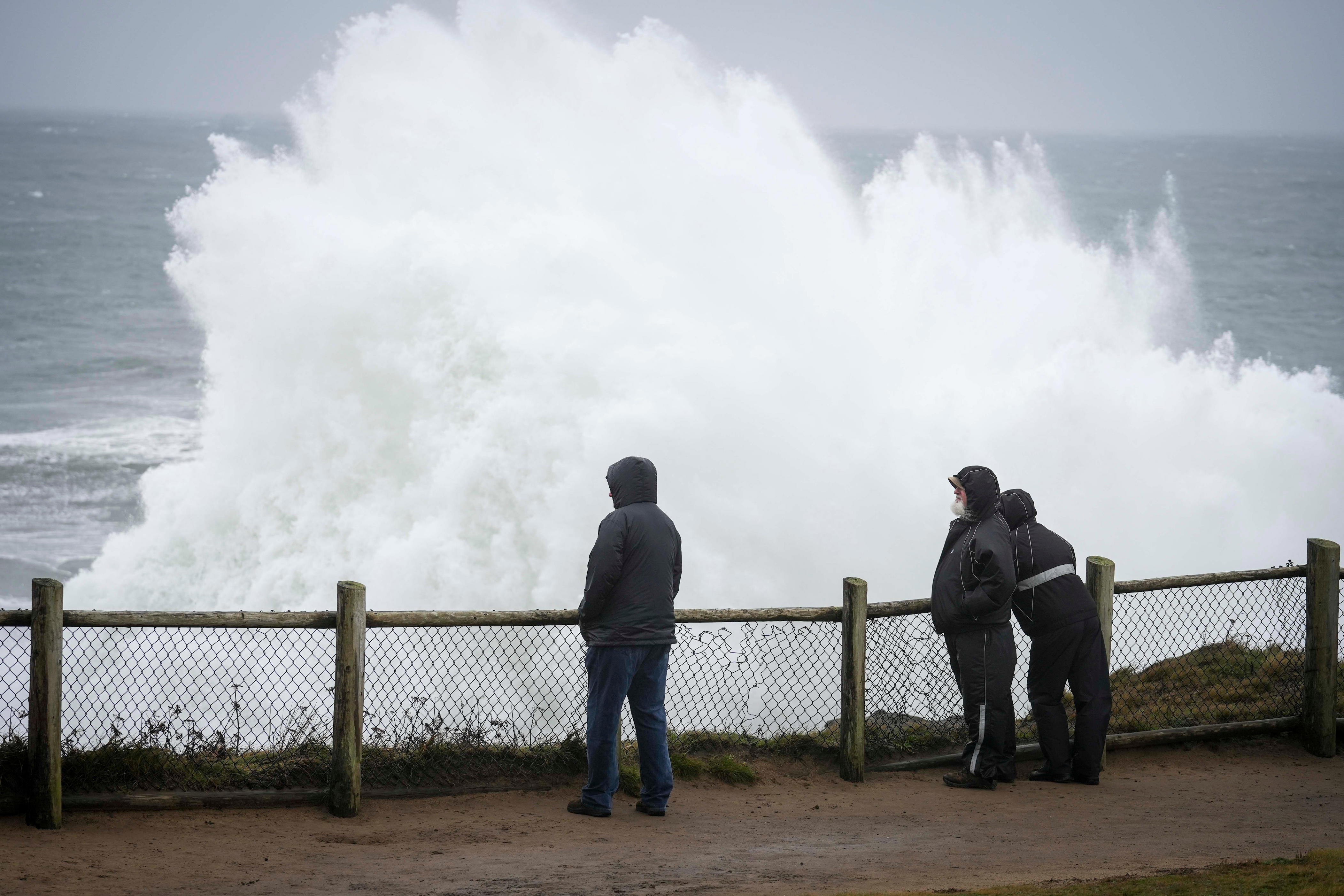 California braces for extreme king tides and coastal flooding