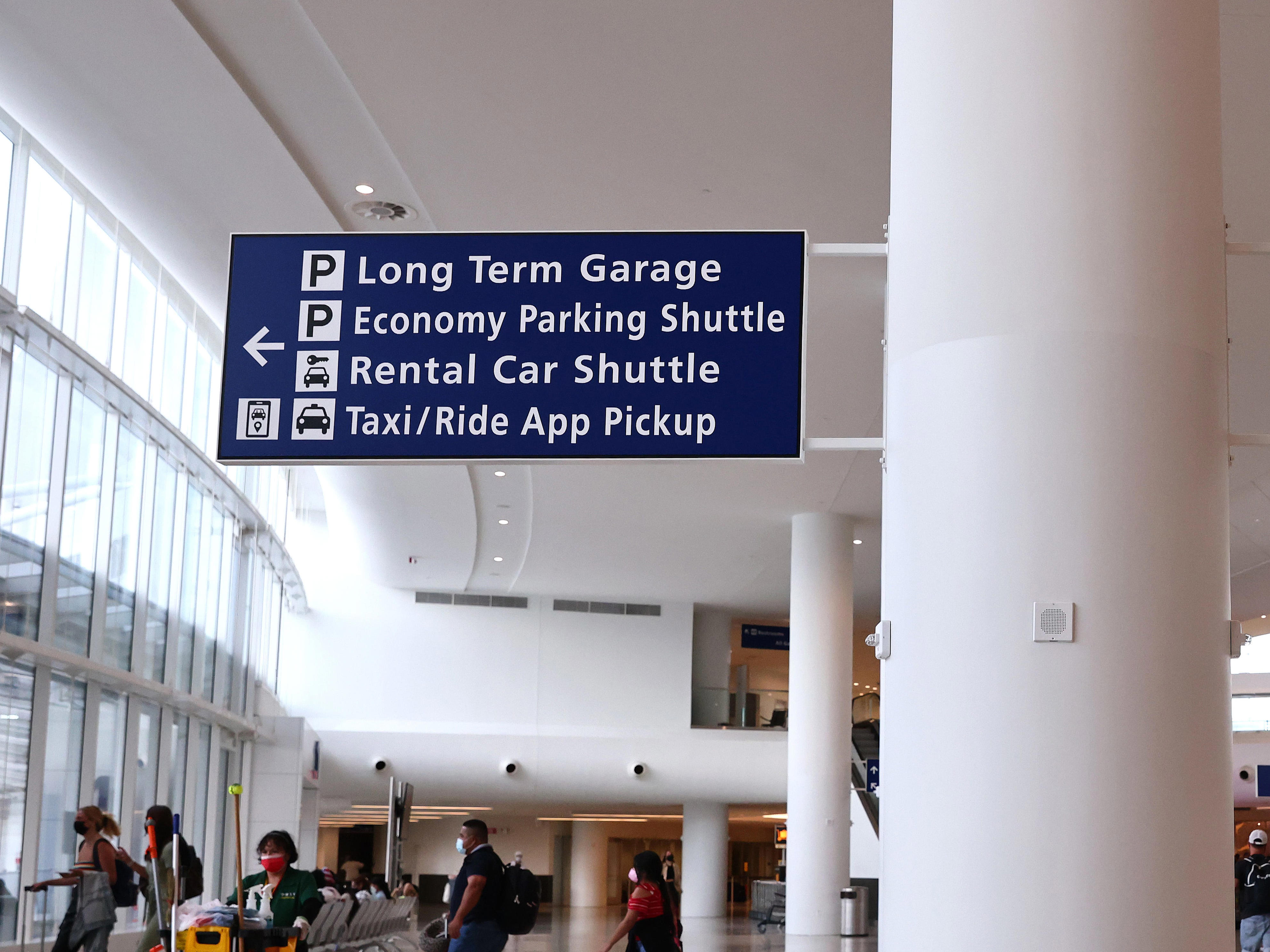 A man called in a bomb threat to New Orleans airport after he couldn't(00)