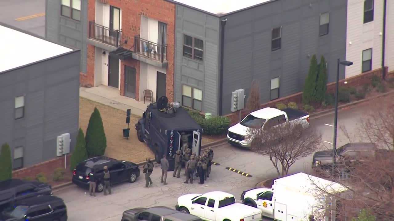 Suspect in custody after SWAT responds to Simpsonville apartment complex