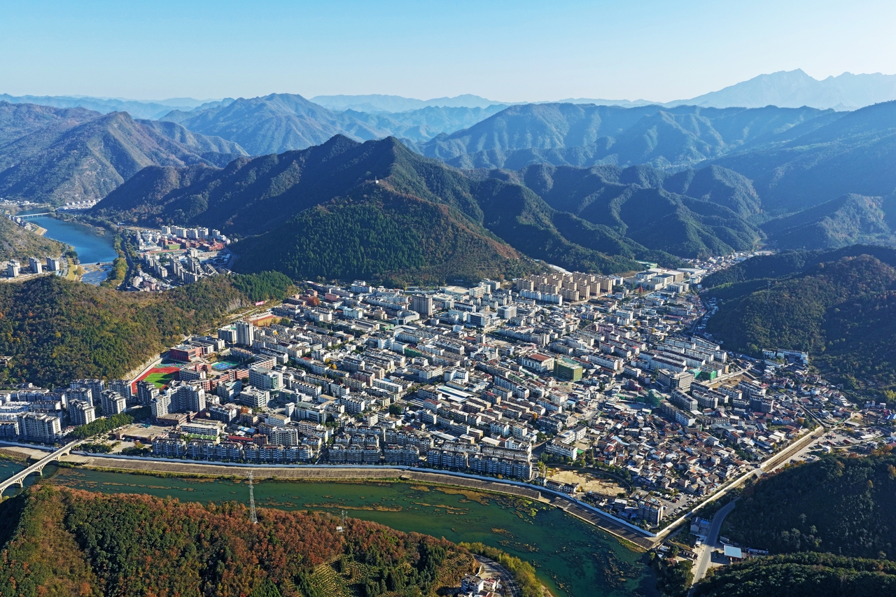 安徽石台：山城生态画卷展新颜