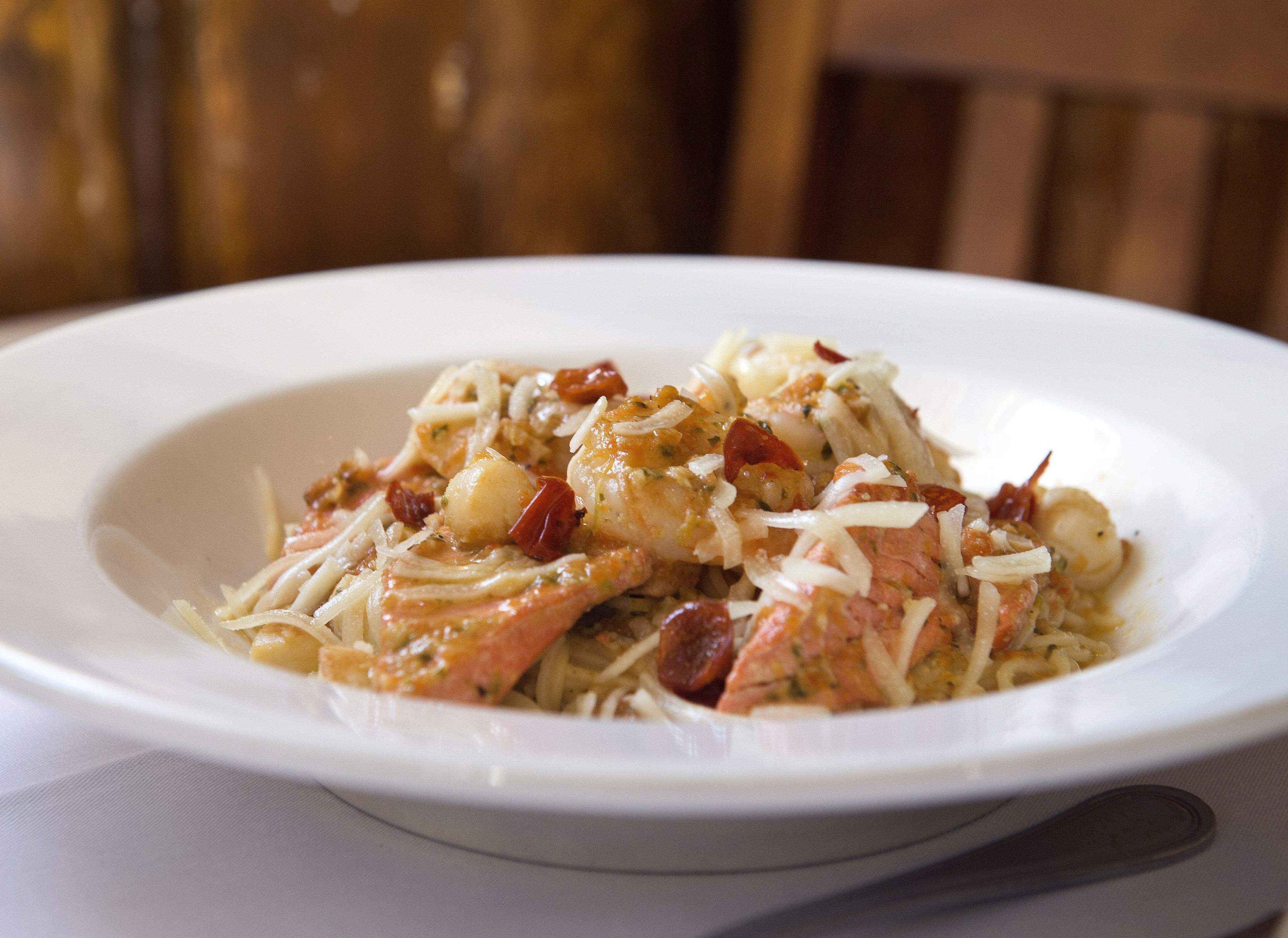 Beloved steak and seafood restaurant to close after 20-plus years on ...
