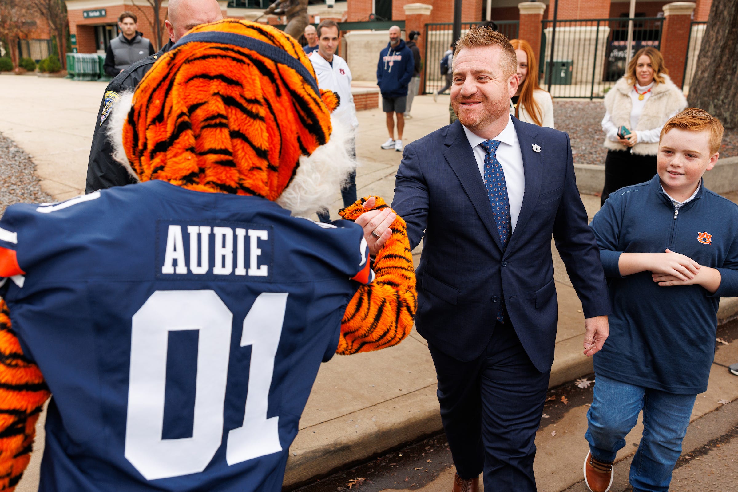 College football coaches on the move: Carousel in overdrive, keep up ...
