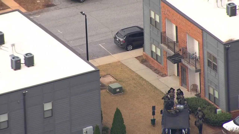 Suspect in custody after SWAT responds to Simpsonville apartment complex