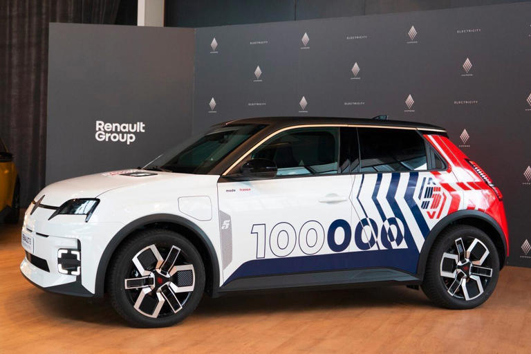 Renault 5 elettrica: raggiunge le 100.000 unità prodotte e dal 2026 ...