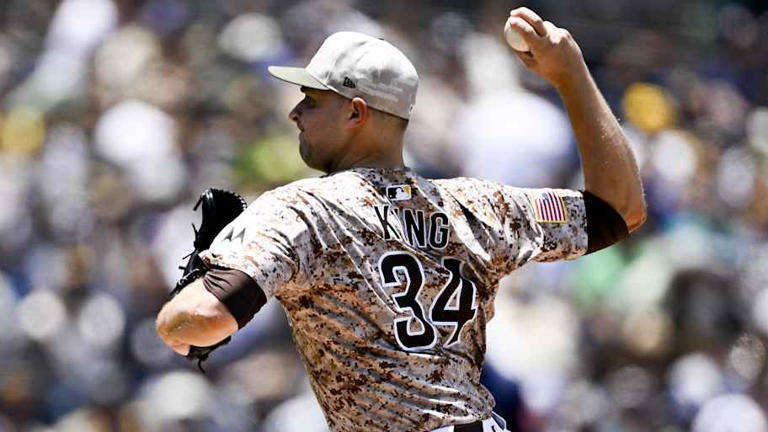 May 18, 2025; San Diego, California, USA; San Diego Padres starting pitcher Michael King (34) delivers during the first inning against the Seattle Mariners at Petco Park. | Denis Poroy-Imagn Images