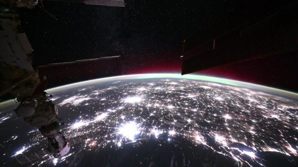Spaceman captures jaw-dropping views of aurora from orbit