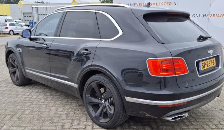 Bentley Bentayga van rapper Ali B te koop verschenen bij Domeinen