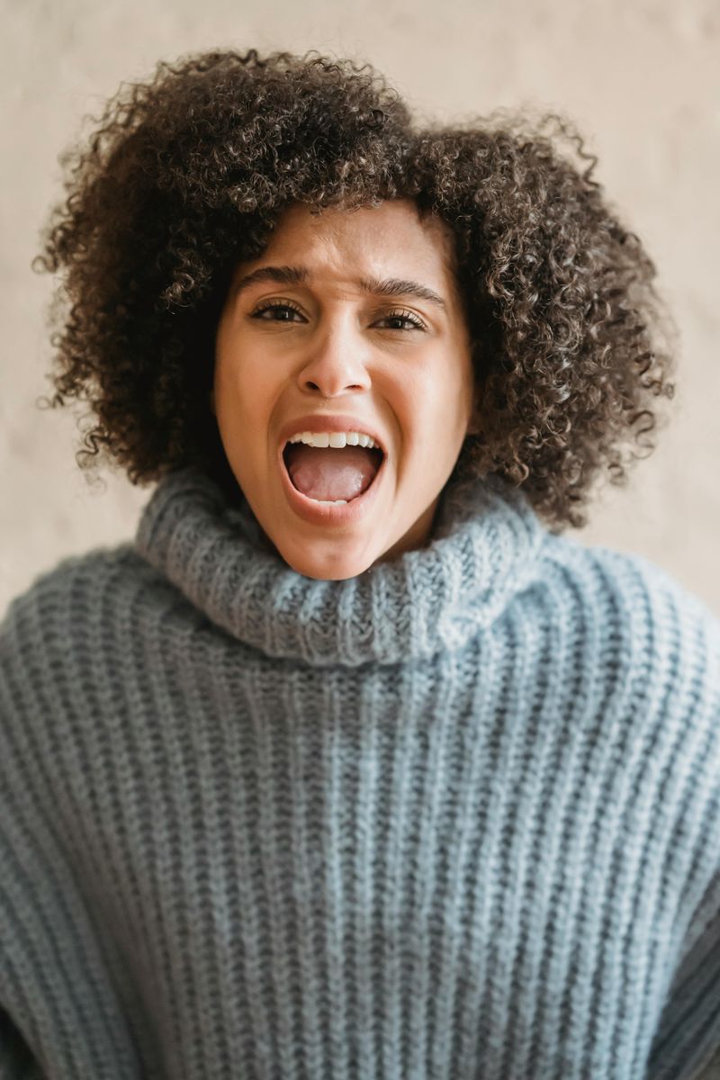 9 Quiet Clues a Woman May Not Be a Good Person, Even If She Seems Kind