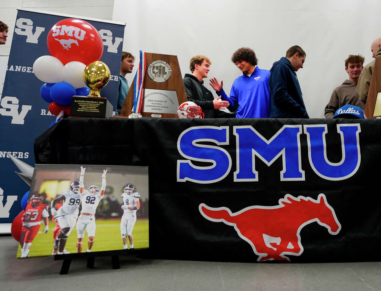 Smithson Valley defensive end Hudson Woods signs with SMU football