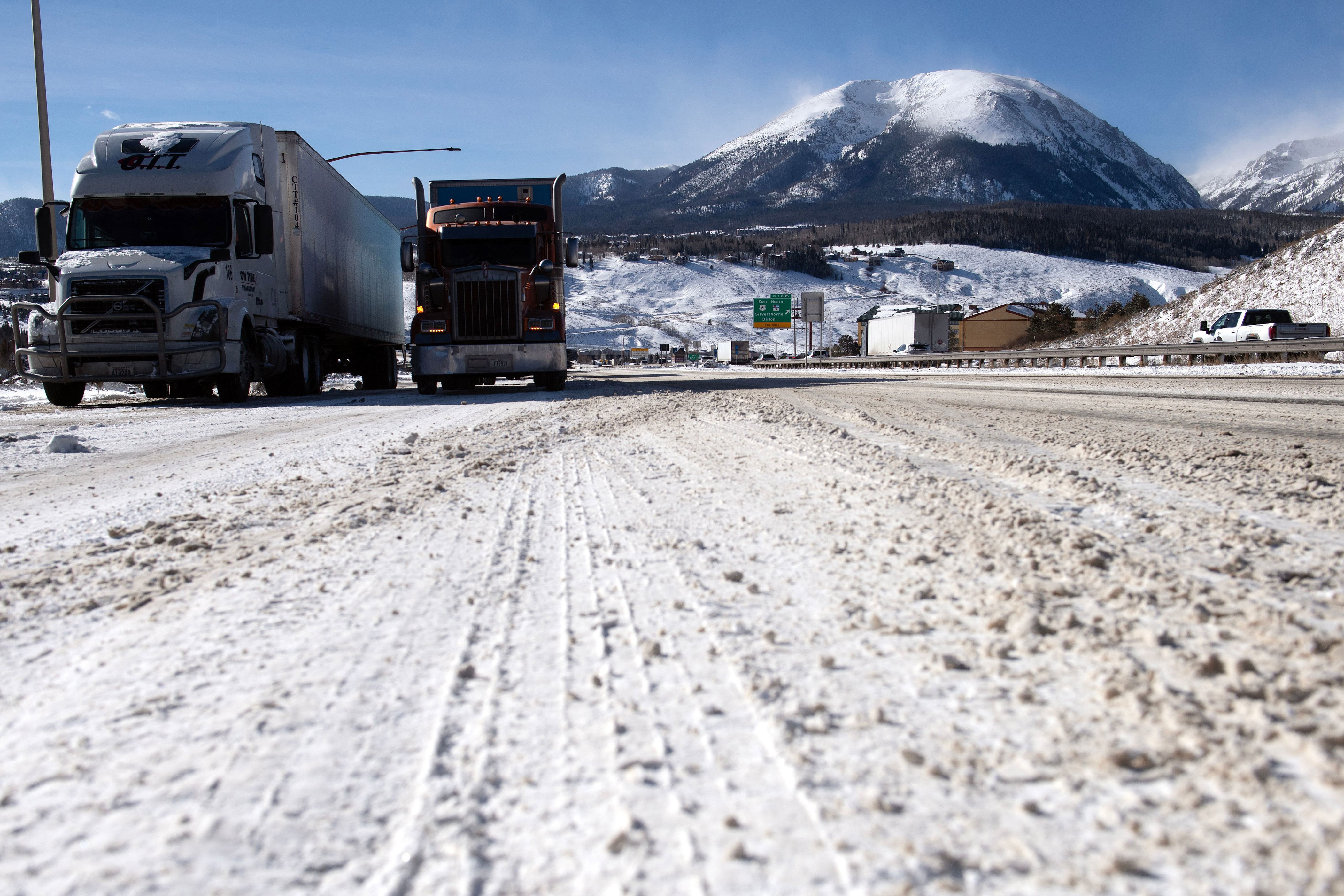 Winter storm warning map shows states bracing for over a foot of snow