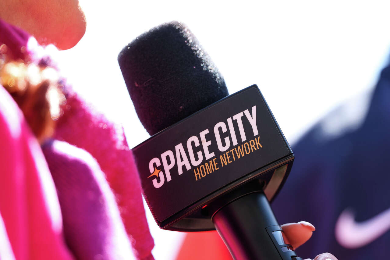 Astros, Rockets network offer fans cheap, direct-to-consumer app
