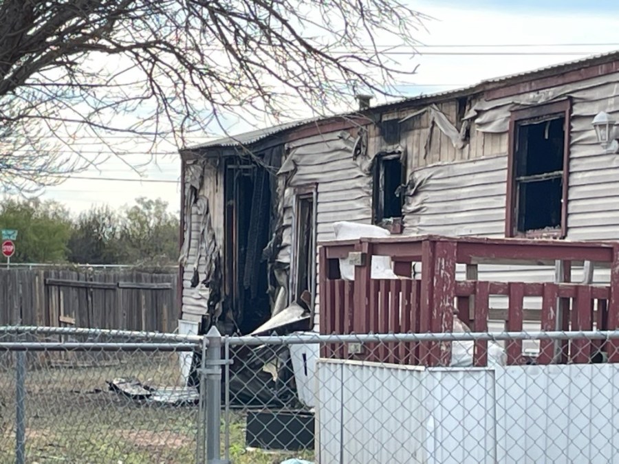 Abilene mobile home destroyed in early morning fire