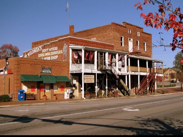 17 Underrated Small Cities Hiding Beside Major Metros You Should Explore