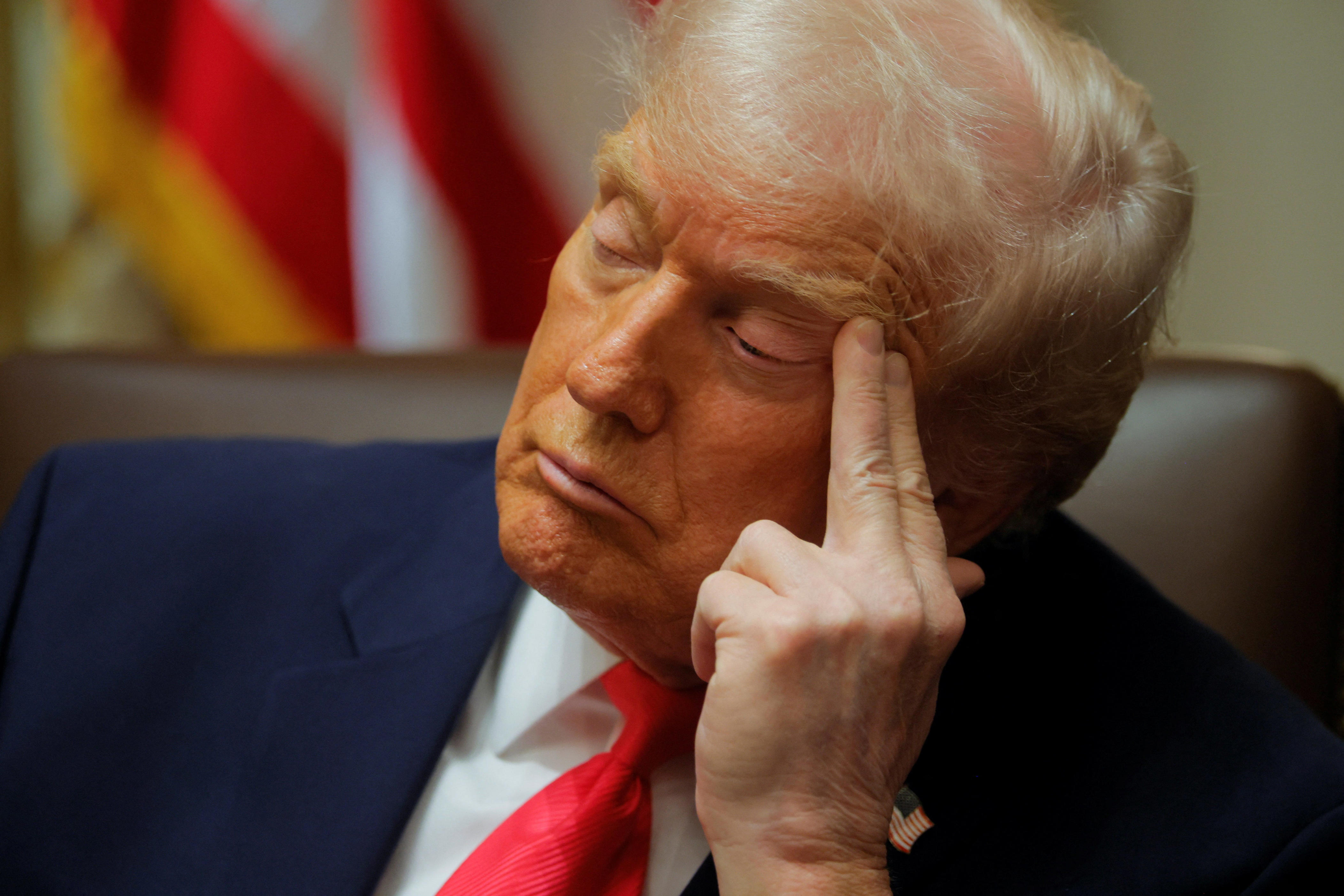 Was Trump sleeping at the Cabinet meeting? See the video