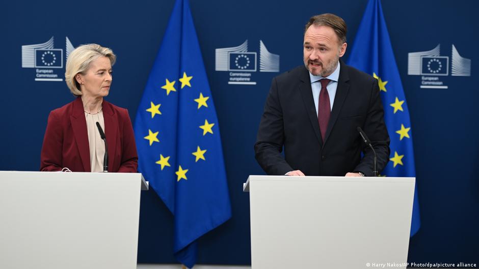 UE acuerda prohibir importaciones de gas ruso para finales de 2027