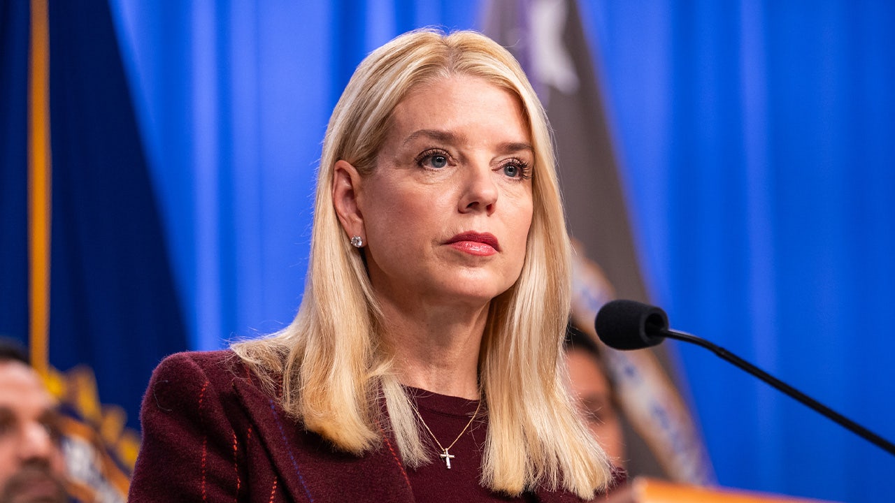 Pam Bondi defends seizing reporter