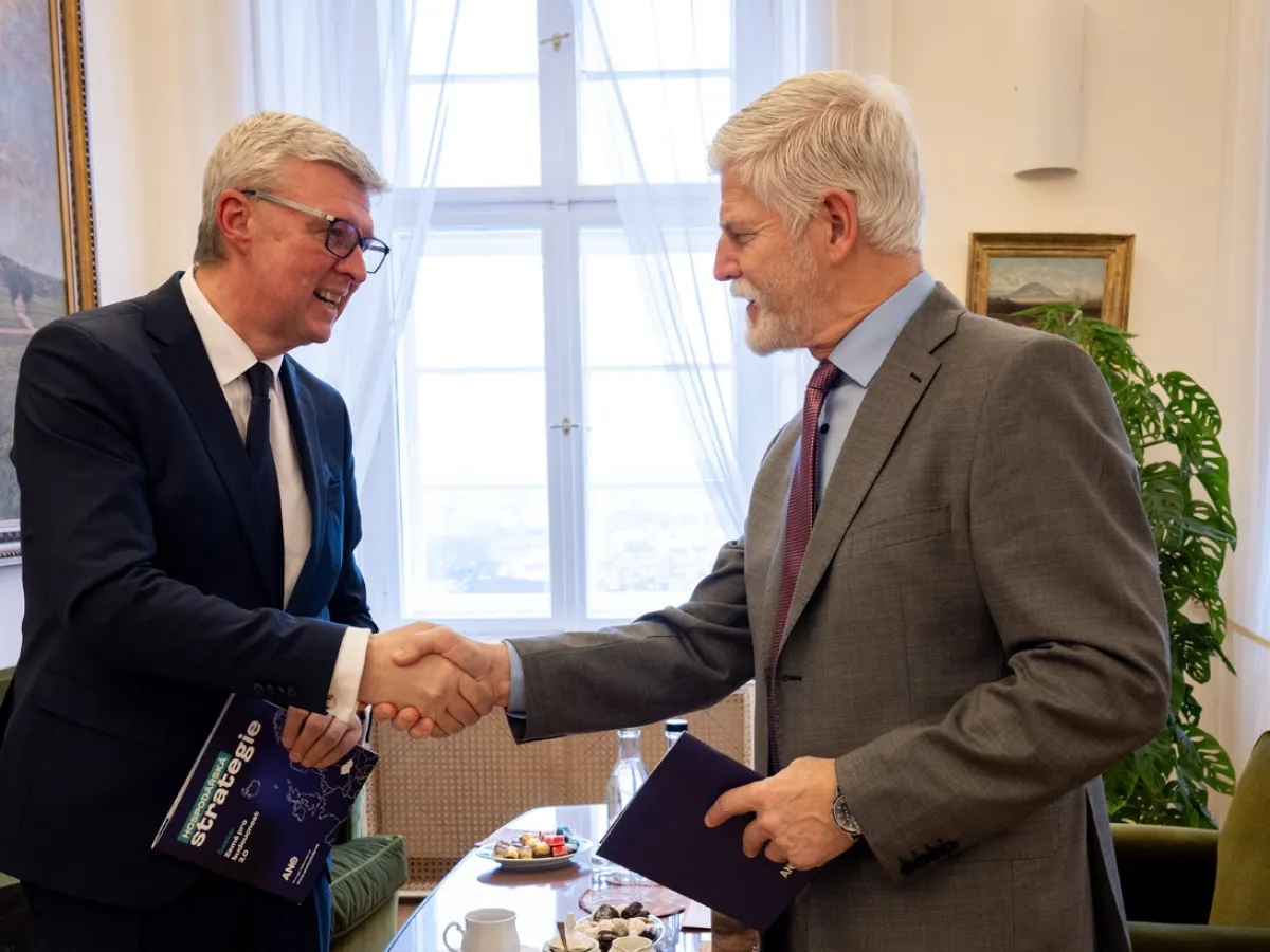 Prezident „může postupovat jen v mezích zákona“. Pavel dál hledá, kam ...