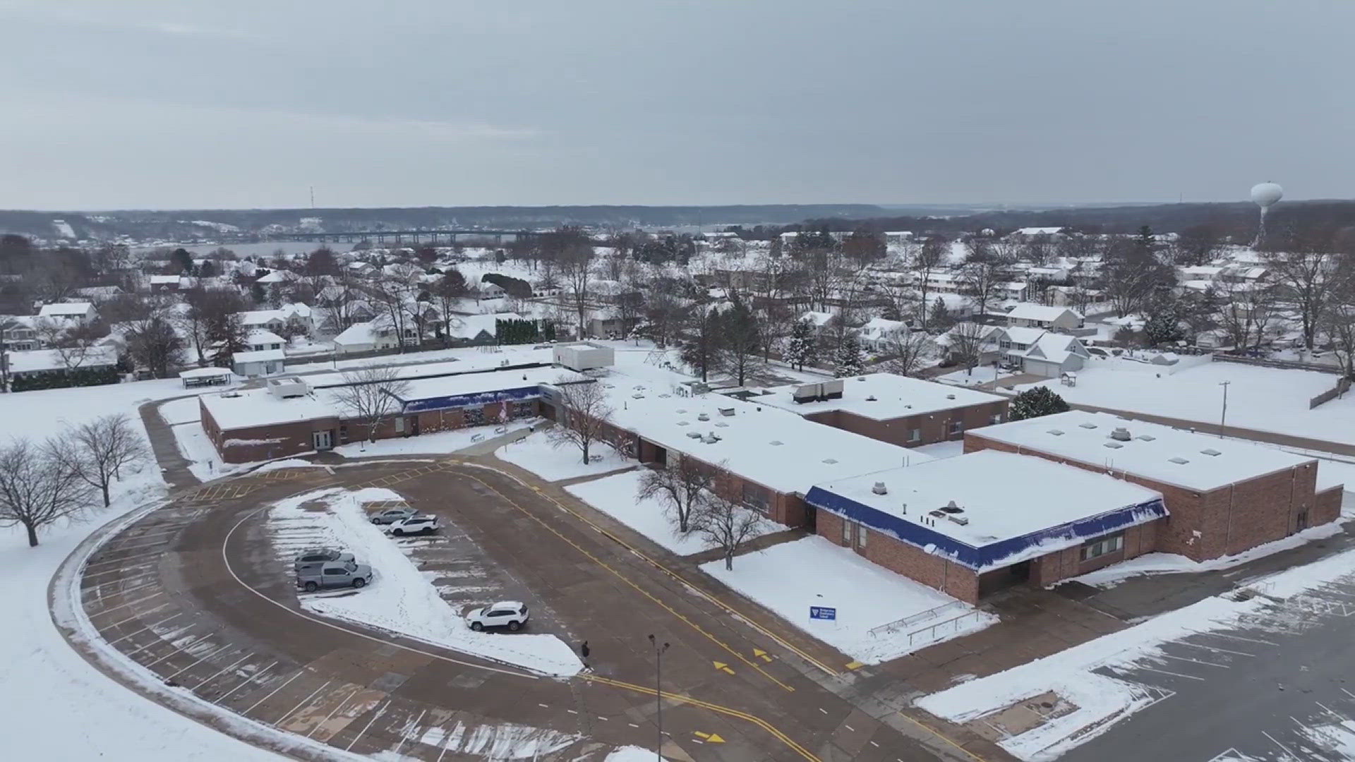 Suspect in custody after standoff near LeClaire elementary school ...