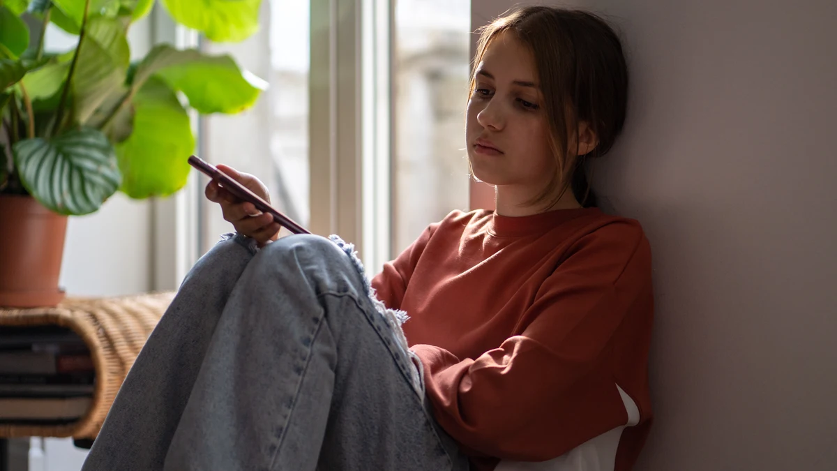 ¿Cómo afectan las redes sociales a la salud mental de las mujeres jóvenes?