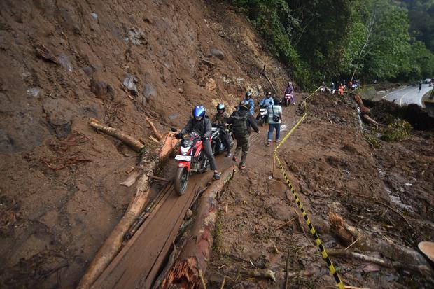 Laporan Lembah Anai: Tangan-Tangan Tak Menyerah di Jalan Terbelah