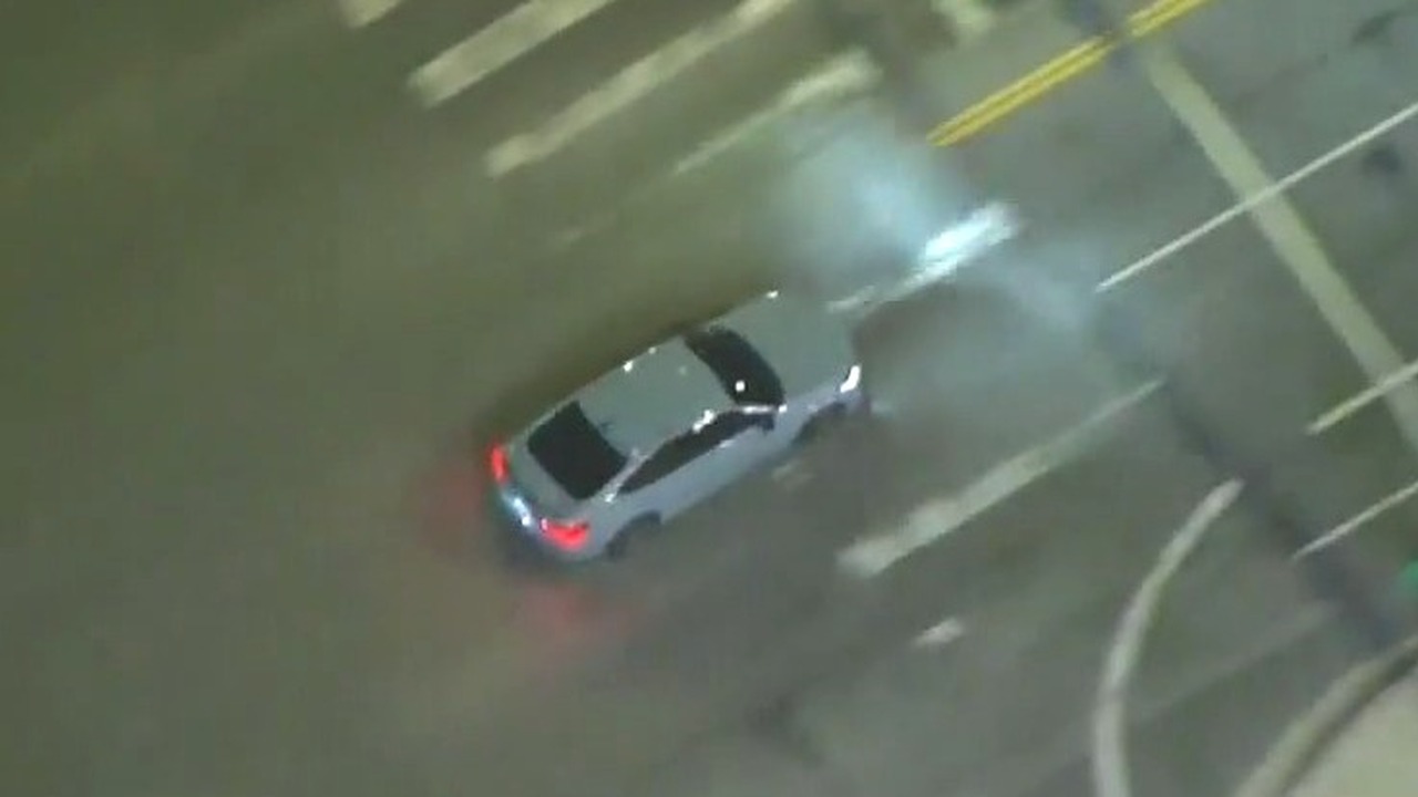 Possible stolen car leads police chase