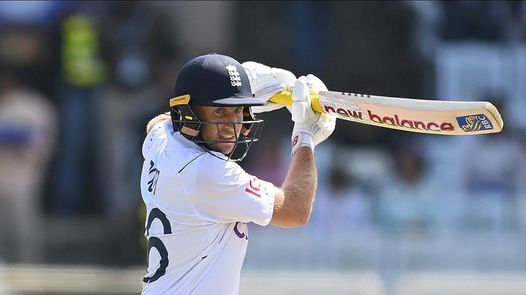 AUS VS ENG 2nd Ashes Test 2025-26: Joe Root smashes his maiden test ...