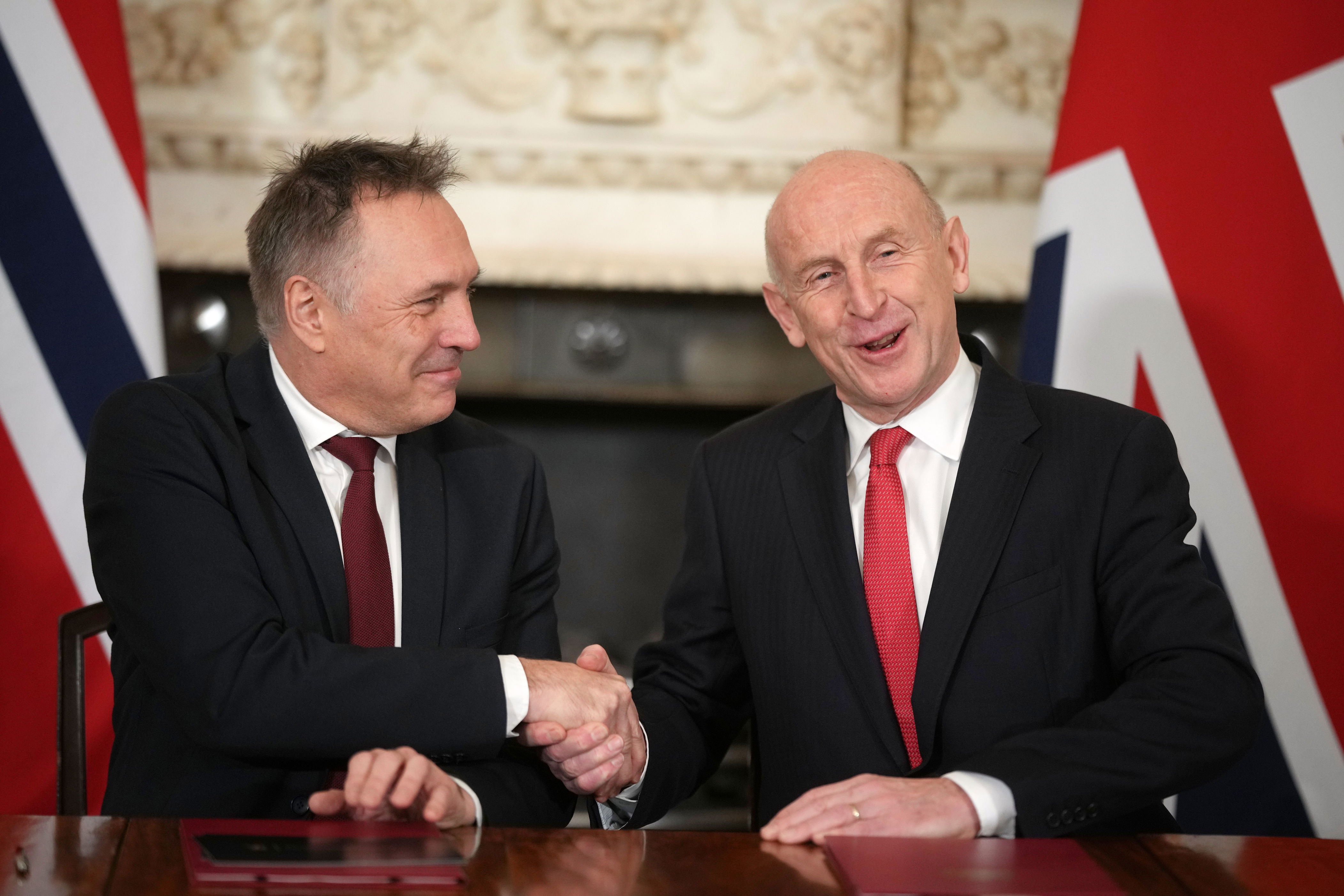 UK and Norway sign defence pact to hunt Russian submarines