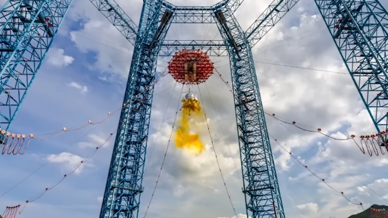 That giant tower rig isn’t a showpiece… it’s China practicing moon ...