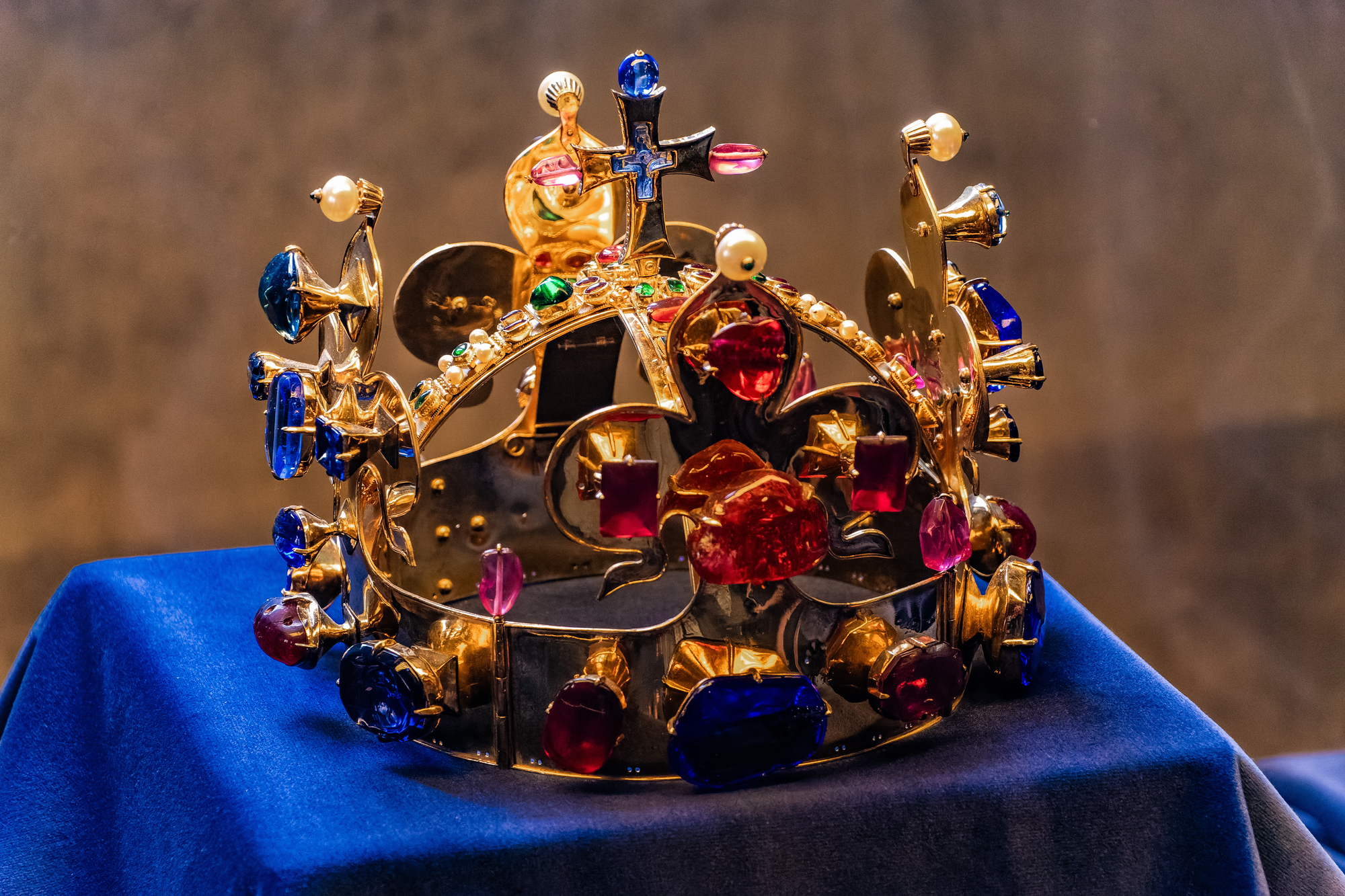 Prestige objects commissioned by historic rulers
