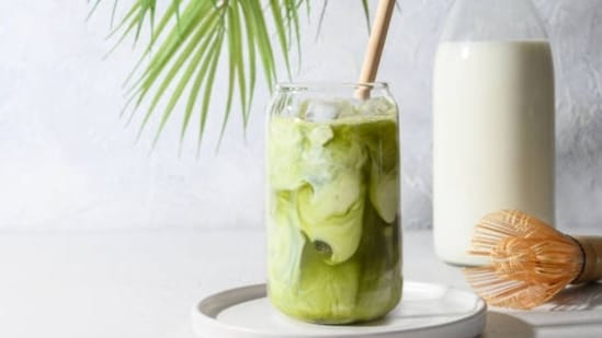 Iced matcha latte, easy 5-minute low-sugar DIY recipe to try this winter