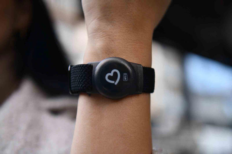 BÜYÜKŞEHİRDEN ALZHEİMER, DEMANS VE OTİZM HASTALARINA "AKILLI TAKİP CİHAZI DESTEĞİ"